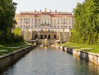 Der Große Palast von Peterhof